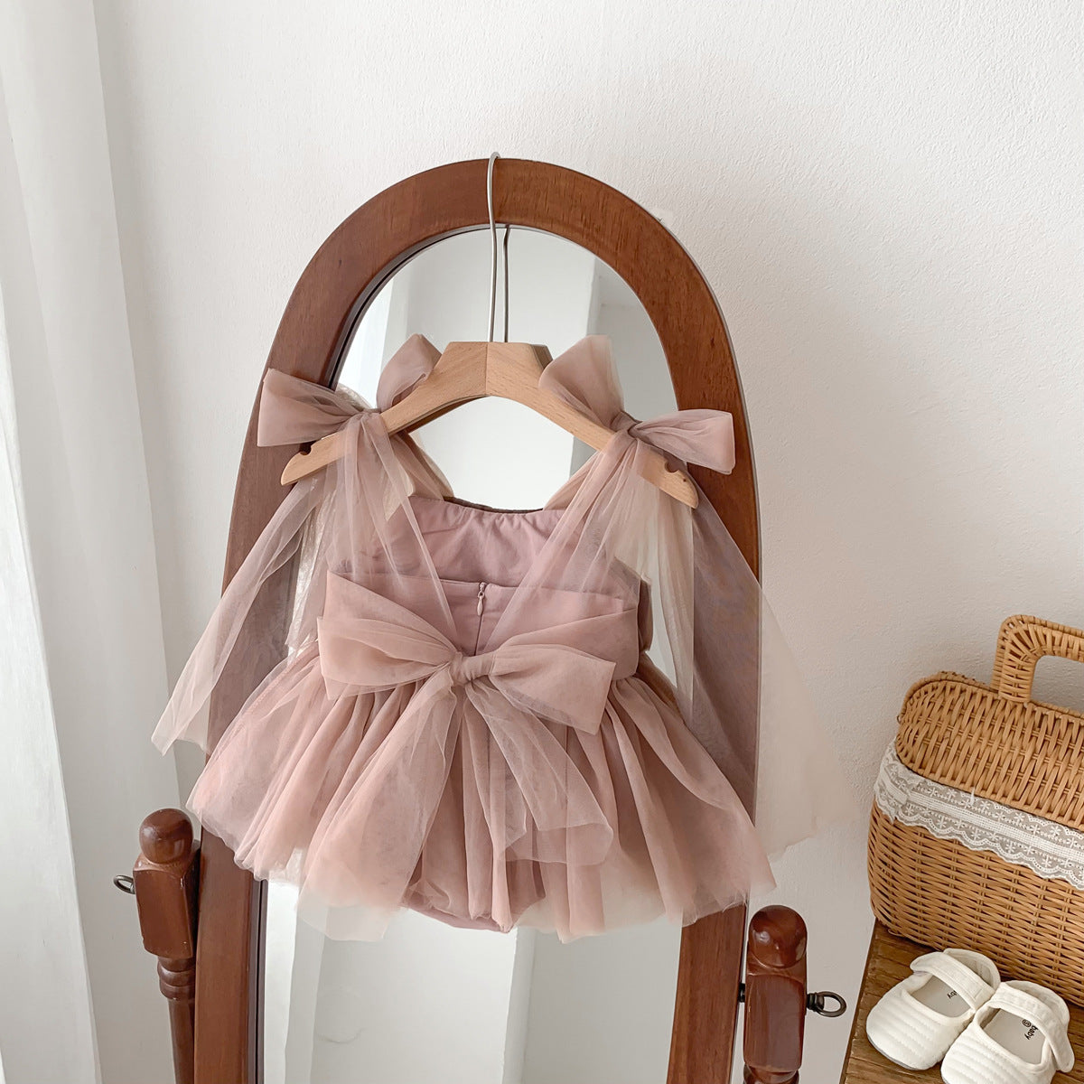 Vestido de princesa de malla para bebé recién nacido, bolsa sin mangas para niña de primavera/verano, vestido de fotografía de cien días para bebé Pi Ha Yi 