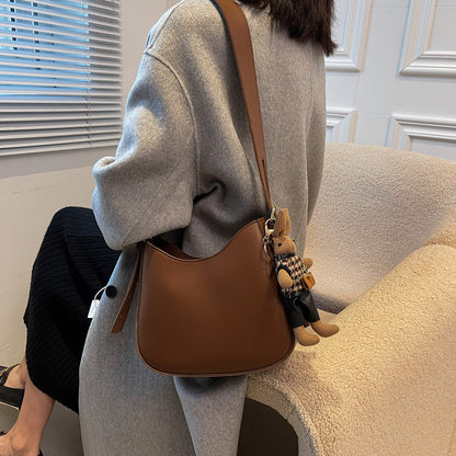 A popular bag women's 2024 new fashion texture shoulder bag large capacity retro women's messenger bag one piece delivery