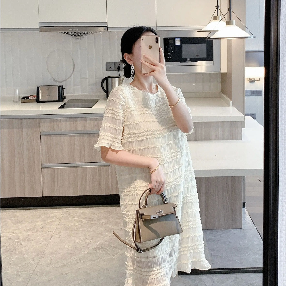 A pregnant women's summer new Korean version of fashion French simple gentle lace pleated medium and long thin dress women's dress