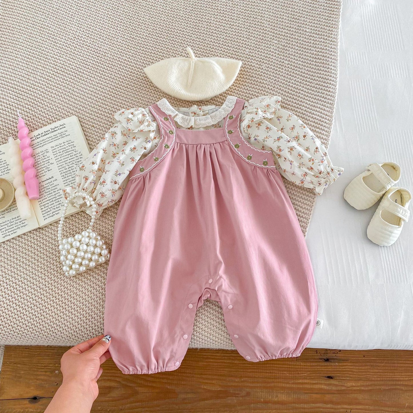 A Baby one-piece bib pants girl one-piece crawler suit floral shirt set baby foreign style outing two-piece set