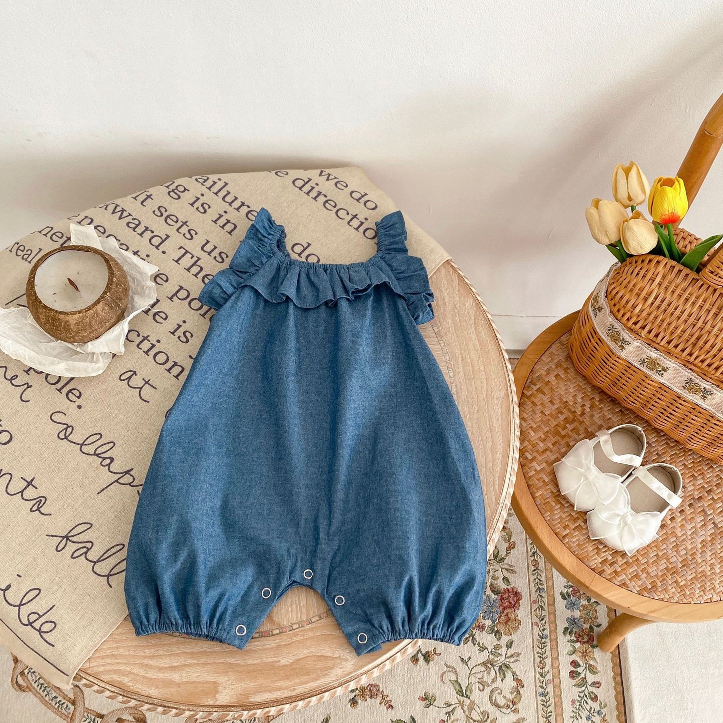 A baby pure cotton breathable denim short crawling suit, sweet and cute girl baby summer new jumpsuit, bag and buttocks