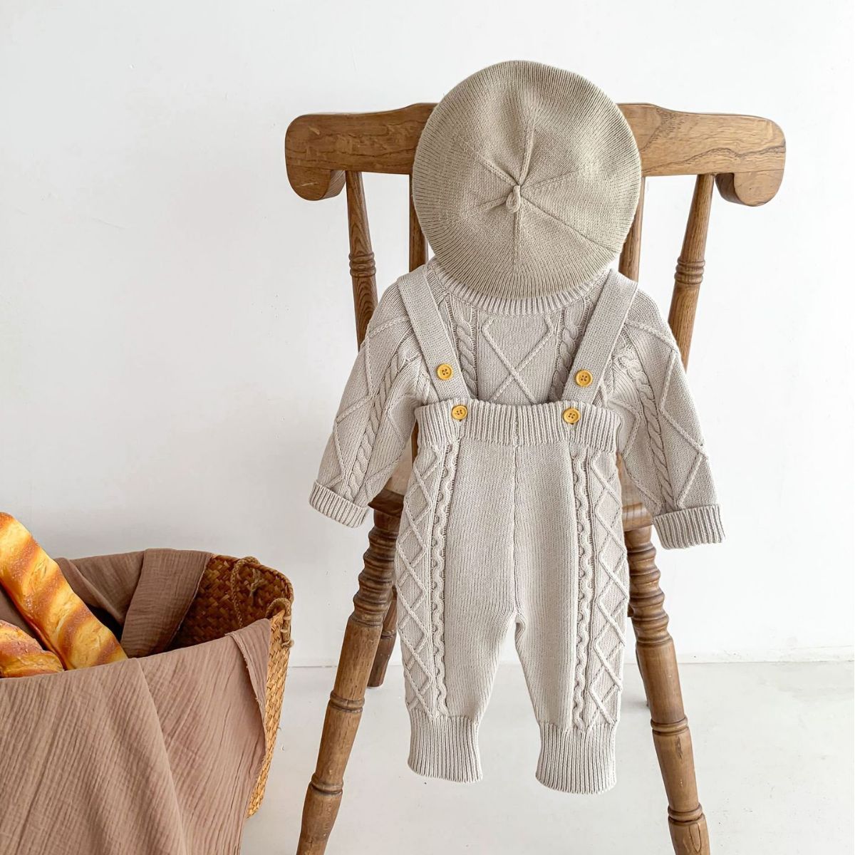 A baby Korean version autumn and winter new twist knitted overalls set boys and girls pullover sweater jumpsuit