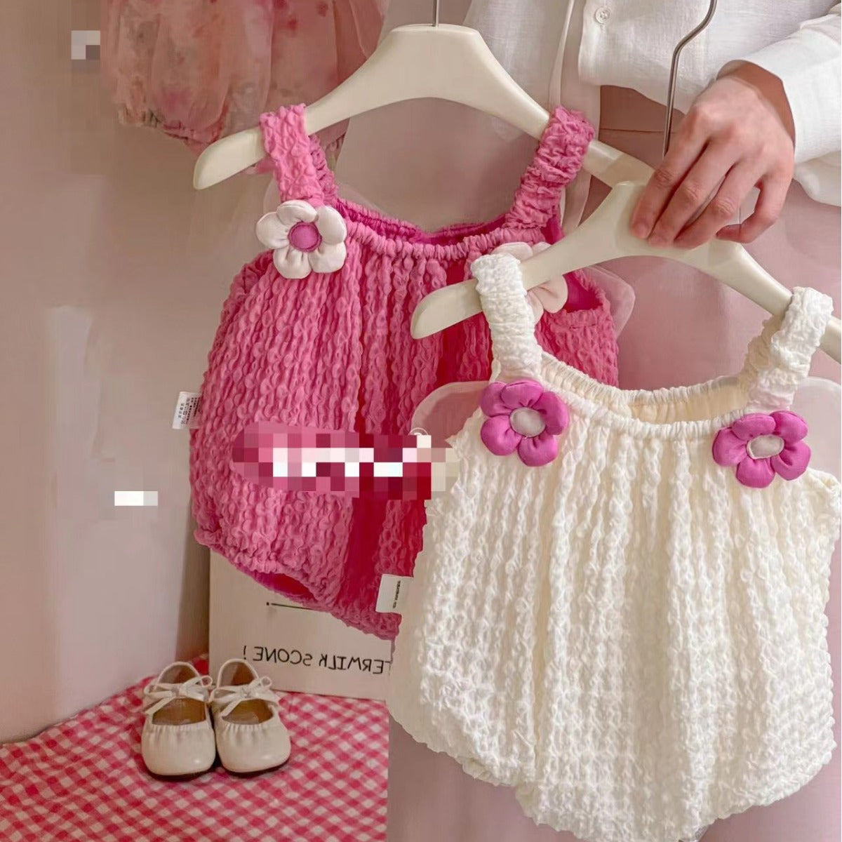 A Newborn Baby Summer Slim Clothes Female Baby Bodysuit Summer Super Cute and Cute Wings with Hanging Straps and Butt Hoops