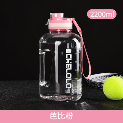 Una taza de agua de gran capacidad de verano con forma de cubo de una tonelada, tetera deportiva para fitness para hombres y mujeres, tetera de plástico para estudiantes, personalizada 