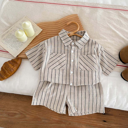 Conjunto de camisa y pantalones cortos de manga corta a rayas retro de versión coreana para niños, bebés, niños y niñas en ropa informal fina de verano a la moda 