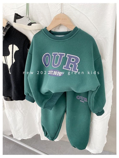 A children's crew neck sweater set Korean version of casual autumn and winter new children's suit long-sleeved letter thick sweater set trend