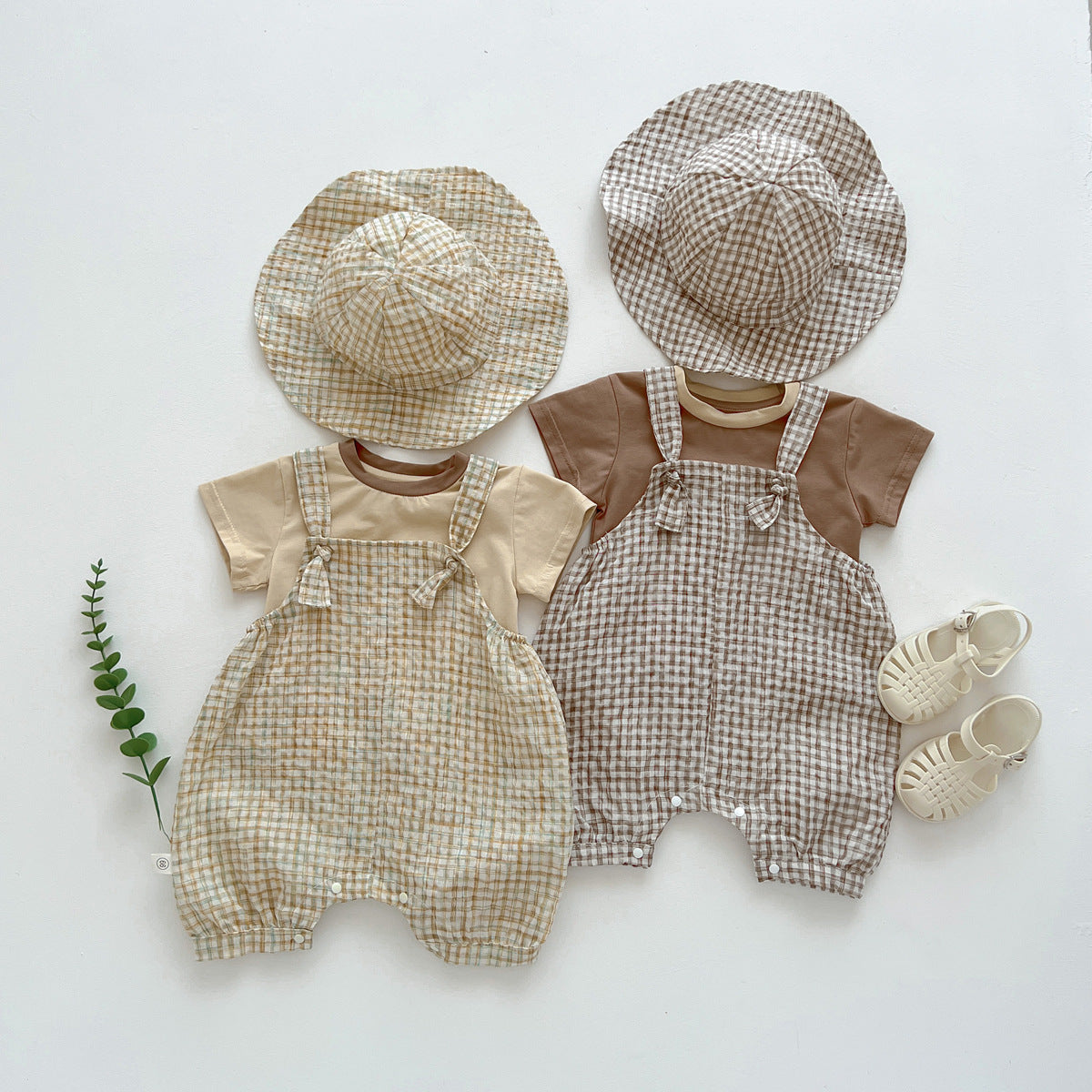 A children&#039;s summer Korean plaid bib suit ins baby boy and girl baby round neck T-shirt two-piece hat