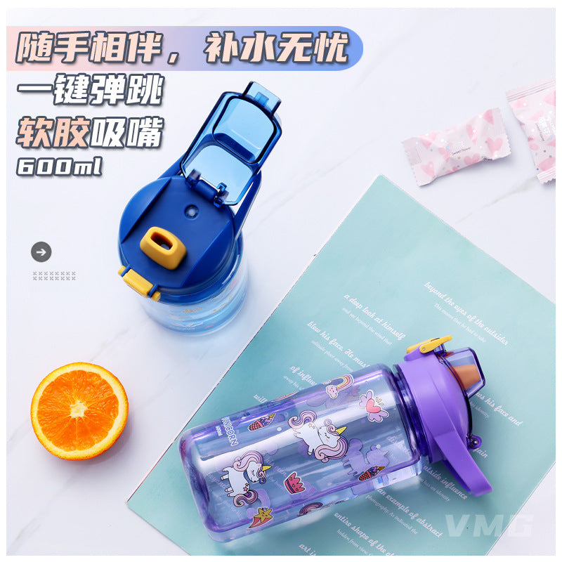 A spot 100 million cool cartoon trendy water cup portable outdoor large-capacity plastic kettle for students and children 600mL