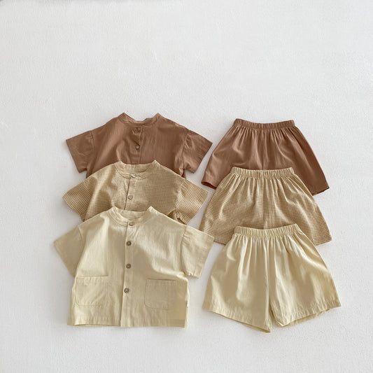 Conjunto de dos piezas informal de color sólido fino de verano para bebés y niños, versión coreana de INS, camisa de manga corta y pantalones cortos para niños y niñas 