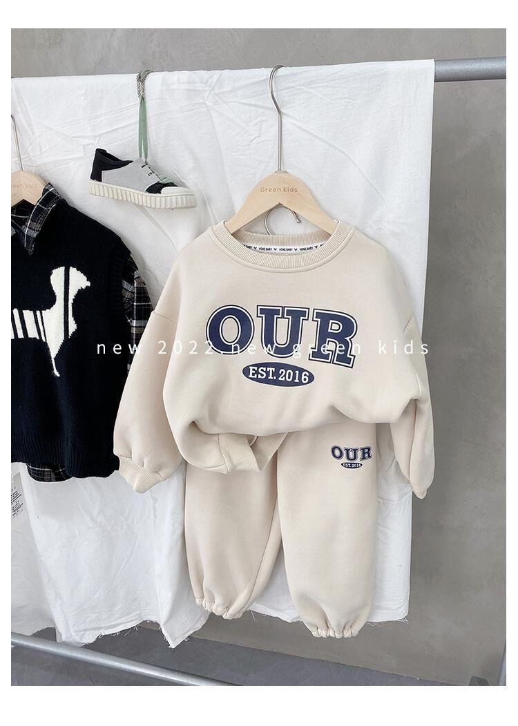 A children's crew neck sweater set Korean version of casual autumn and winter new children's suit long-sleeved letter thick sweater set trend