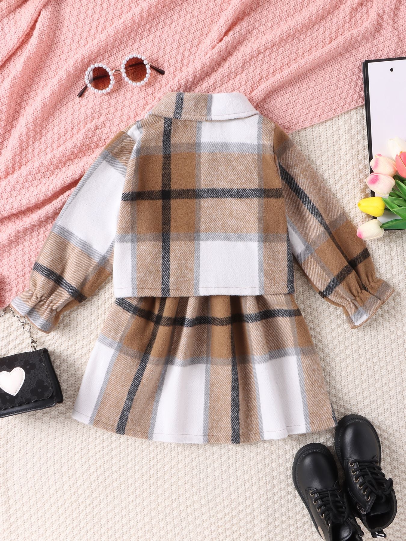 Girls sell new products in autumn. Girls&#039; high-necked plaid dress plaid coat two-piece suit. 0.25kg