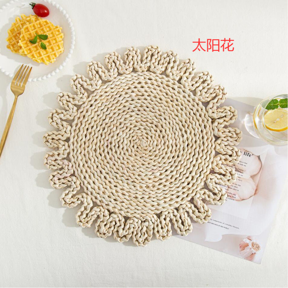 A Japanese-style home natural corn husk handmade straw plus thermal insulation tea mat table mat heat-resistant casserole mat plate cup placemat