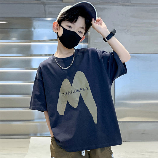 A boy's short sleeved pure cotton t-shirt, playful and cool new children's t-shirt, loose letter round neck top, summer children's clothing