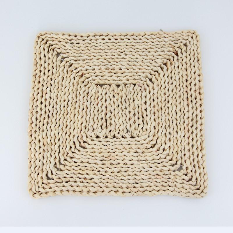 A Japanese-style home natural corn husk handmade straw plus thermal insulation tea mat table mat heat-resistant casserole mat plate cup placemat