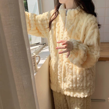 A Coral fleece pajamas winter women's models 2023 new autumn and winter fleece thickened zipper can be worn outside loungewear milk yellow