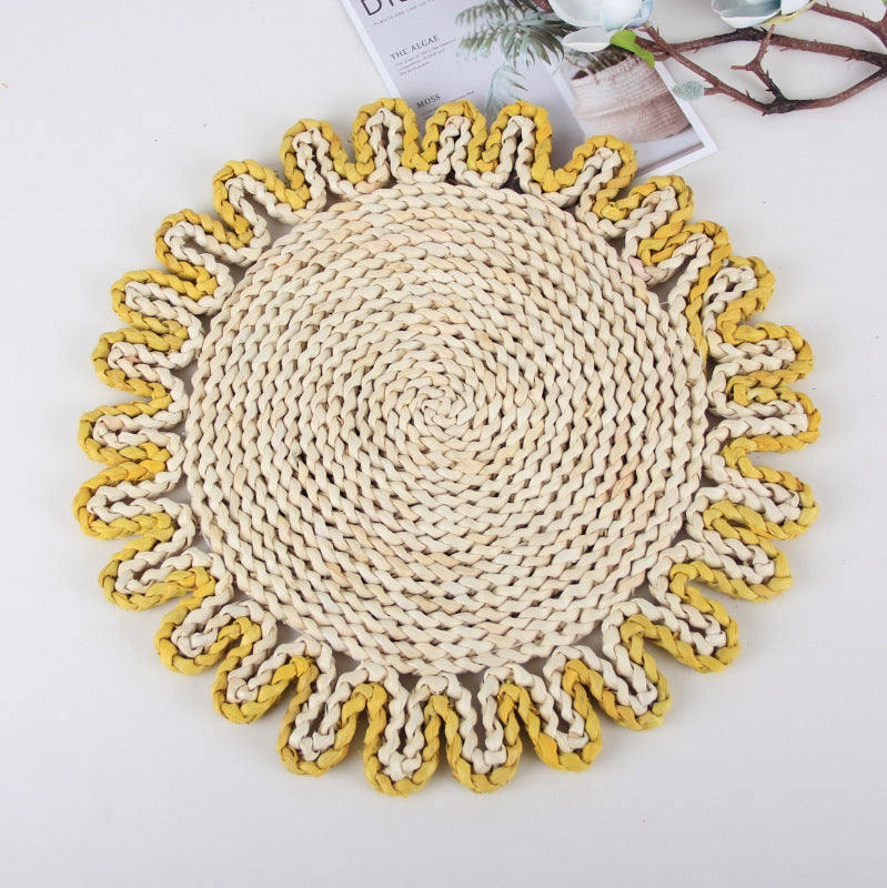 A Japanese-style home natural corn husk handmade straw plus thermal insulation tea mat table mat heat-resistant casserole mat plate cup placemat