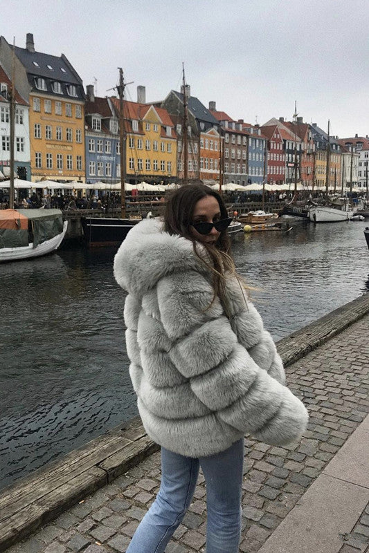 A Amazon lady autumn and winter thickened warm fluffy jacket long sleeve hat imitation rabbit fur jacket