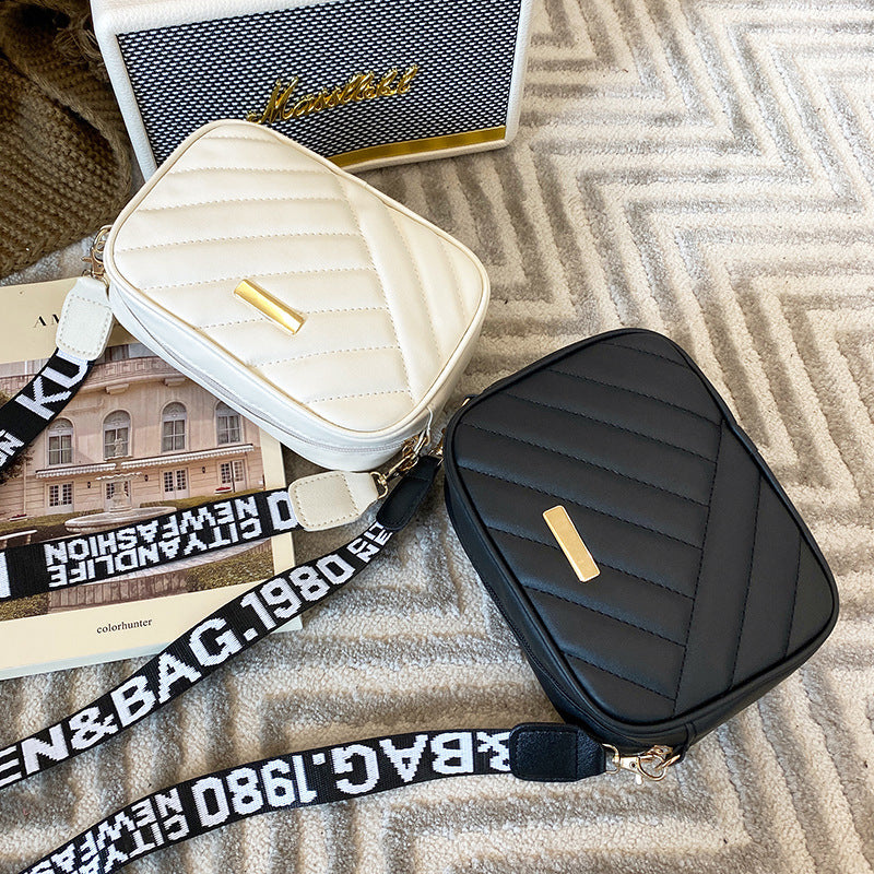 A roller camera bag 2024ladies bag diamond messenger bag women's new storage bag shoulder mobile phone bag