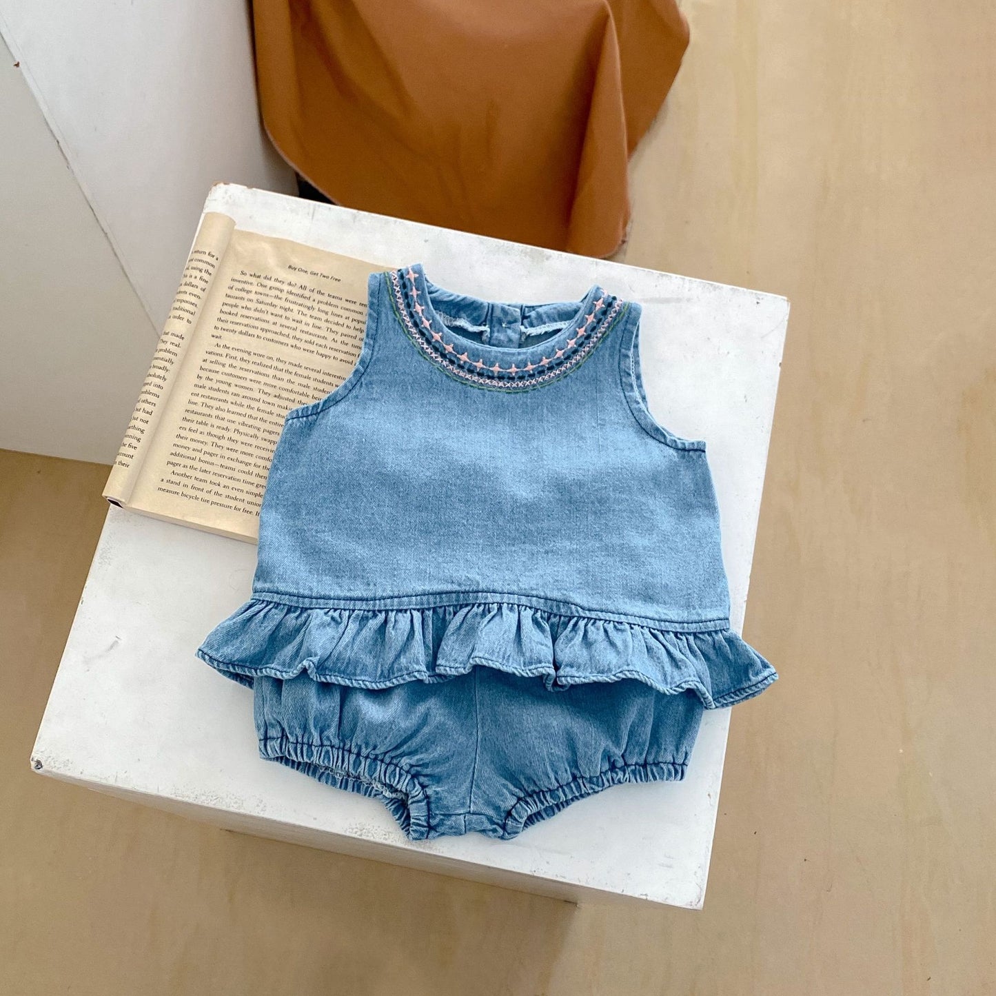 A 2024 Summer Popular Children's Wear Embroidered Soft Denim Cloth Infant and Toddler Girls All Cotton Sweet Sleeveless Set