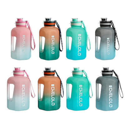 Una taza de agua de gran capacidad de verano con forma de cubo de una tonelada, tetera deportiva para fitness para hombres y mujeres, tetera de plástico para estudiantes, personalizada 