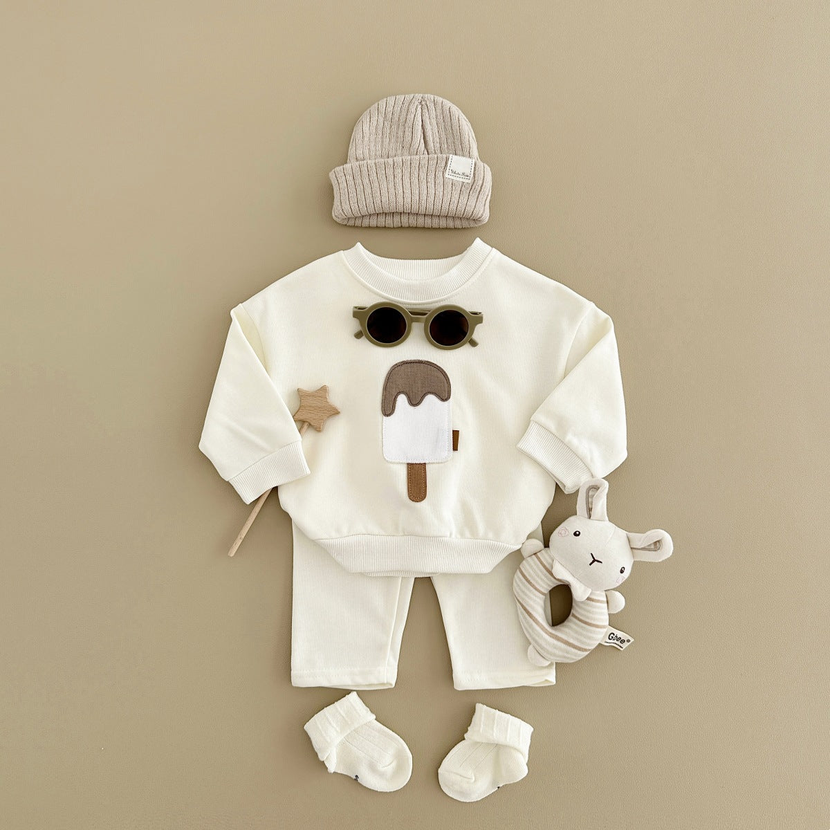 A two-piece set of cute ice cream for boys and girls, new long-sleeved trousers, baby set, casual sportswear, autumn and winter models