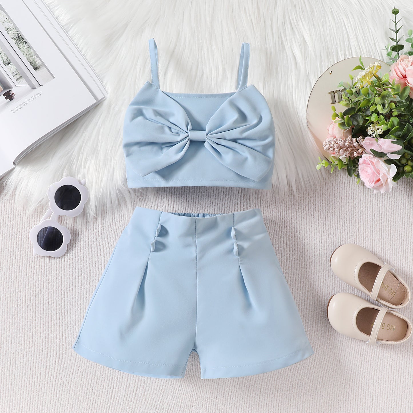 A 2024 summer new Japanese and Korean children&#039;s solid color bow suspenders tops and shorts girls&#039; suits.