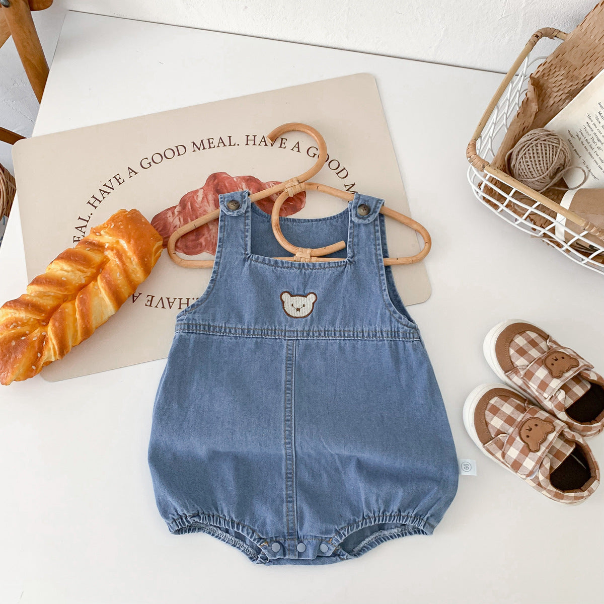 A South Korean children's clothing summer cartoon teddy bear bag fart jacket ins baby shoulder strap triangle jumpsuit