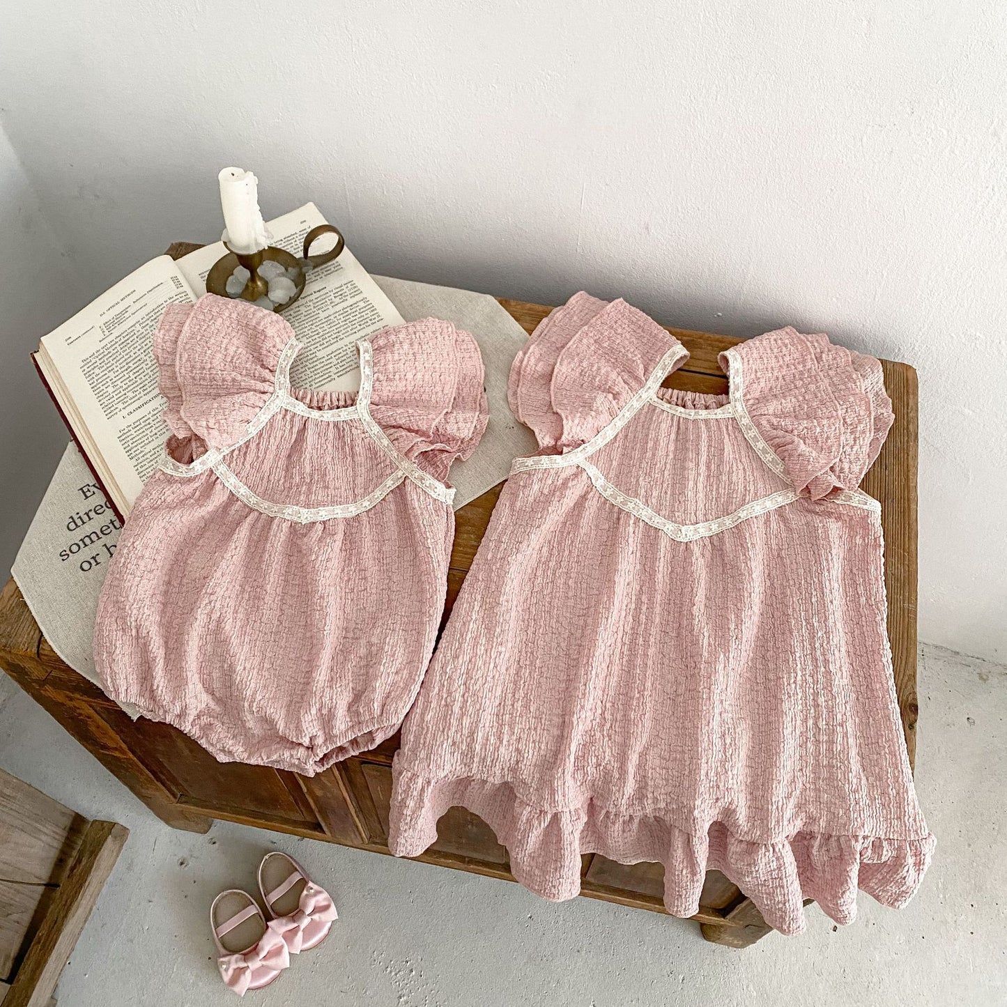 Un nuevo atuendo de hermana para niña de verano 2024, vestido dulce, lindo vestido de manga doble volador para niños, falda con orugas Hayi 