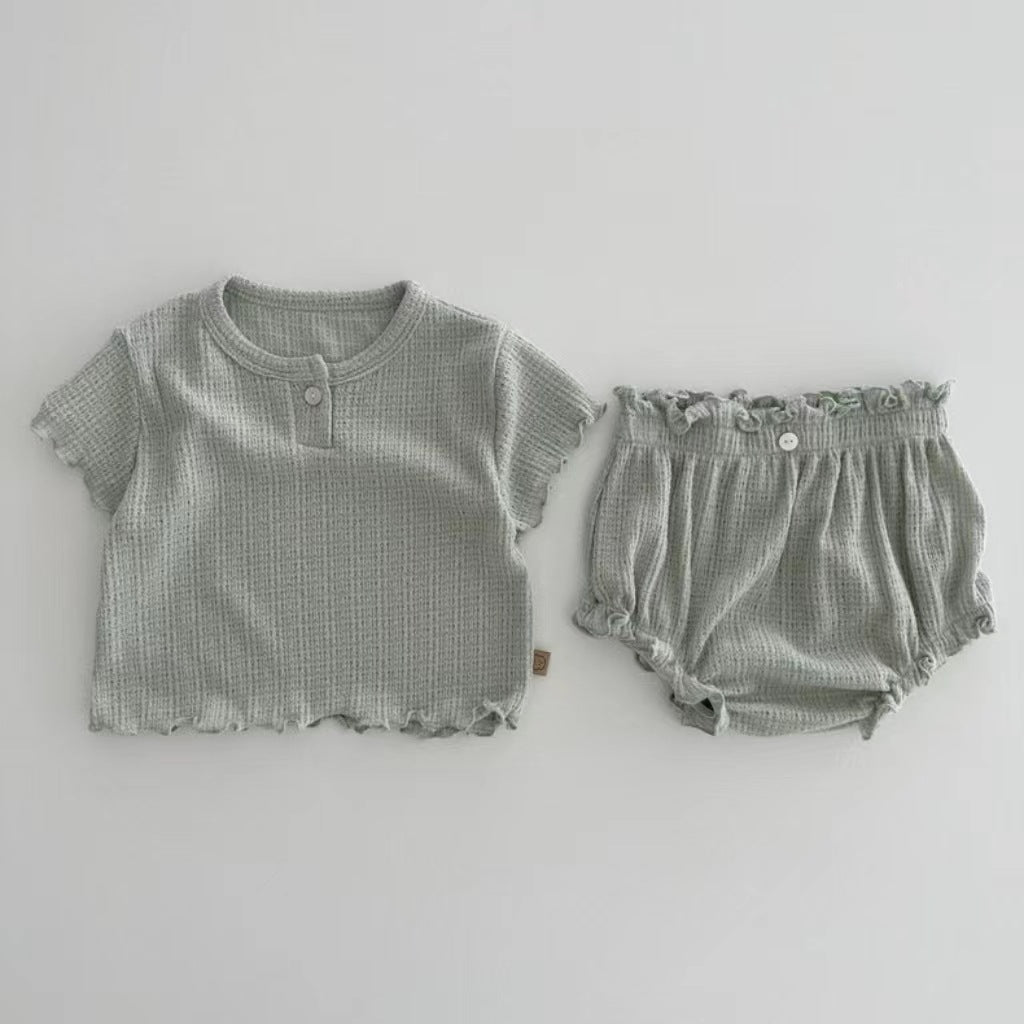 Conjunto de dos piezas de camiseta de manga corta con borde de hongo de algodón fino y bolsa con pantalones cortos de pedos para bebés y niños, versión de verano y coreana 