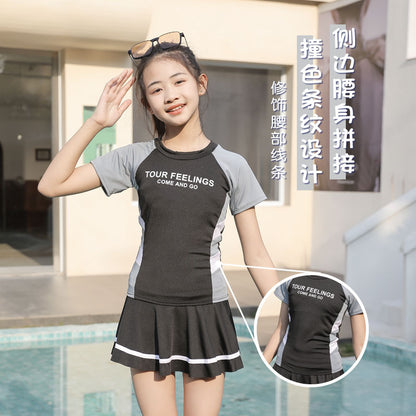 Traje de baño para niñas, costura deportiva, protector solar de manga corta dividida, traje de baño para niños medianos y grandes, traje de baño con almohadilla para el pecho y traje de baño de estudiante de secado rápido para niños 0,15 KG 