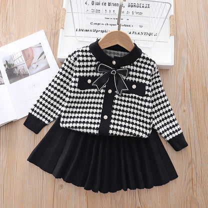 A Korean version of 4-year-old girl's small fragrant sweater cardigan set skirt 5-year-old female treasure foreign style knitted round neck jacket short skirt