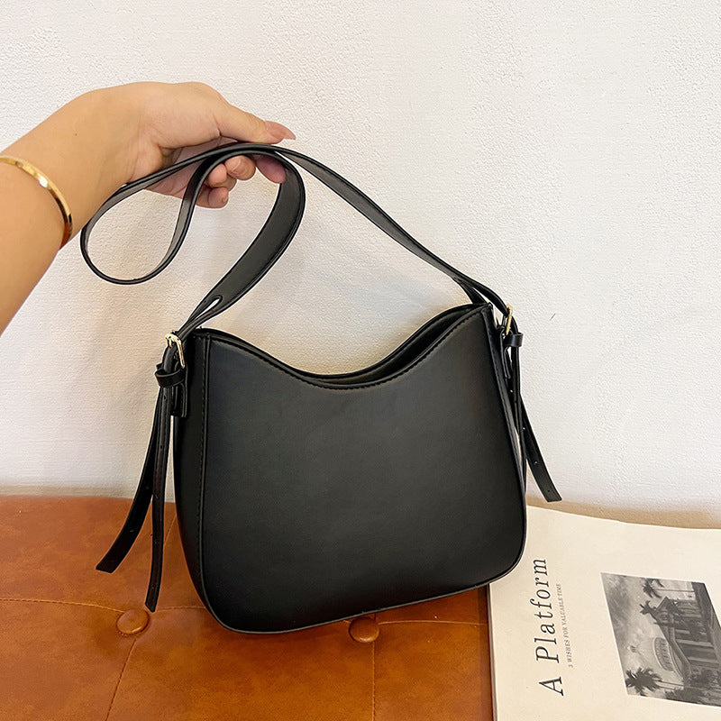 A popular bag women's 2024 new fashion texture shoulder bag large capacity retro women's messenger bag one piece delivery