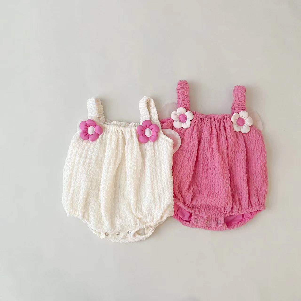 A Newborn Baby Summer Slim Clothes Female Baby Bodysuit Summer Super Cute and Cute Wings with Hanging Straps and Butt Hoops