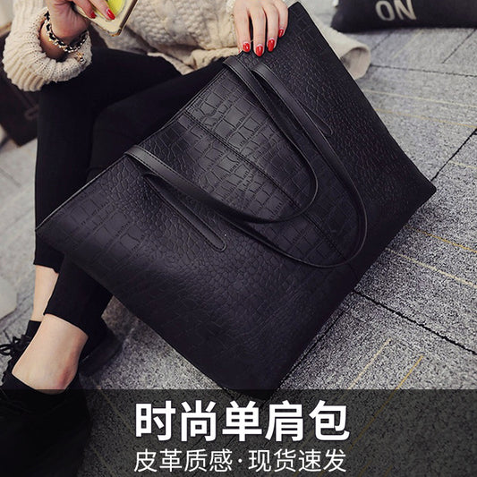 A textured bag women's summer high sense 2024 new portable tote bag black waterproof handbag large capacity