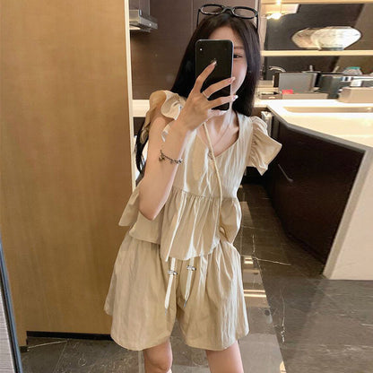 A maternity suit, small French small fly-sleeved top, age-reducing and thin shirt, shorts, summer new two-piece set trendy