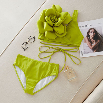 Un bikini de color sólido europeo y americano con flores tridimensionales, sexy, con tirantes, comercio exterior transfronterizo, 2024, nuevo bikini de tres piezas, venta al por mayor 