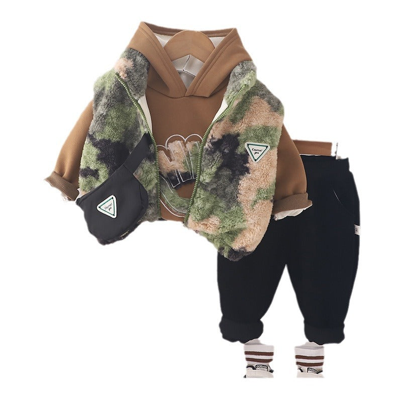 A new autumn boys with bags, camouflage vest, long-sleeved three-piece set, boys' casual trousers set