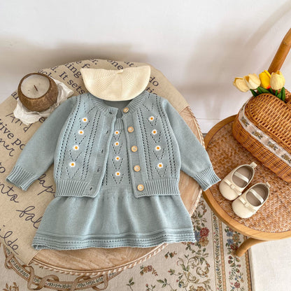 A Autumn and winter infants and baby girls, daisy embroidered hollow knitted jacket + knitted suspender skirt can be sorted