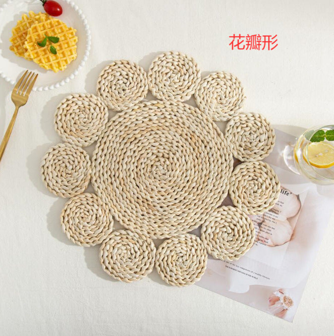 A Japanese-style home natural corn husk handmade straw plus thermal insulation tea mat table mat heat-resistant casserole mat plate cup placemat