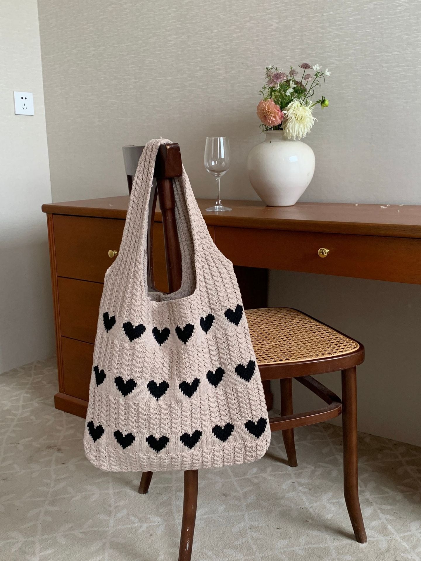 AV new cross-border knitted bag woven bag love women's bag high-end exquisite wool portable shoulder bag shopping bag