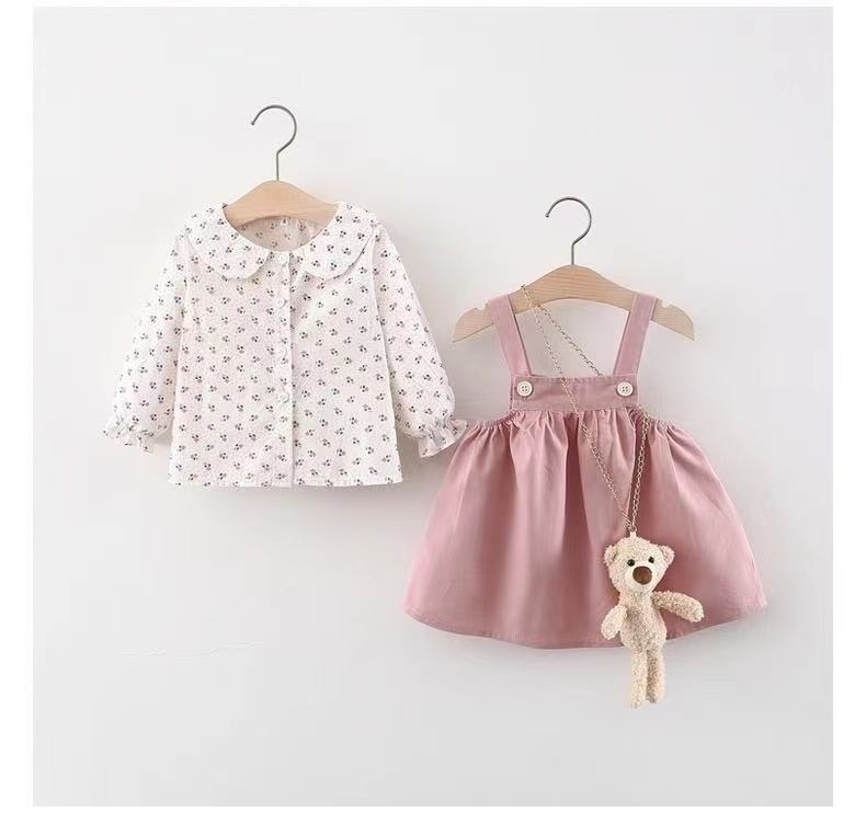 Venta al por mayor de ropa infantil para niñas, blusa con estampado floral y falda con tirantes de osito de peluche, nuevo conjunto de dos piezas de otoño A421 