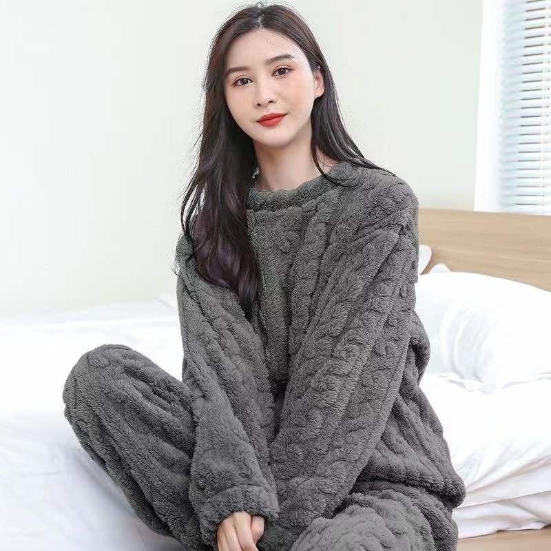 A Strictly selected coral fleece pajamas women's autumn and winter jacquard comfortable cotton fleece thickened loungewear two-piece set loose warm suit