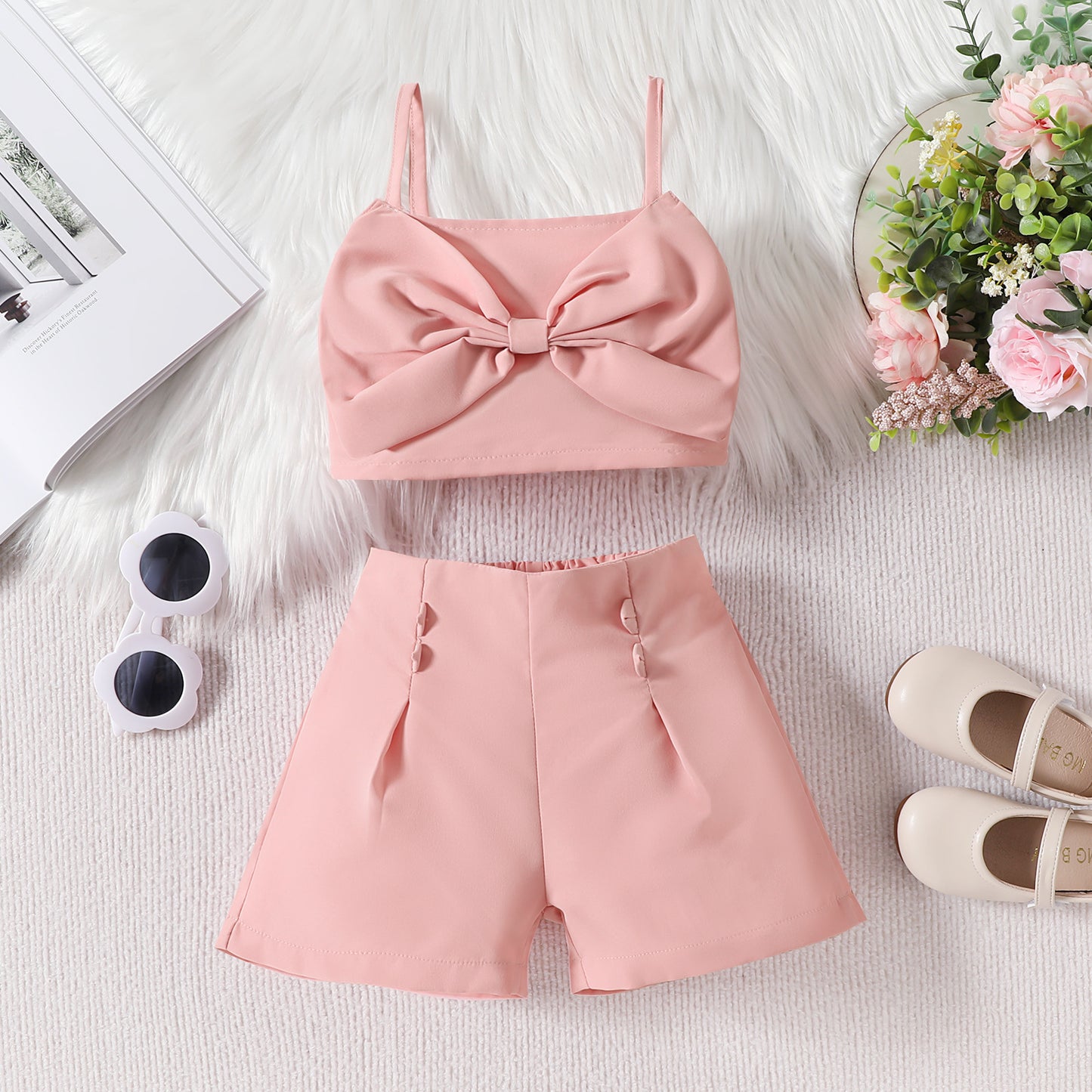 A 2024 summer new Japanese and Korean children&#039;s solid color bow suspenders tops and shorts girls&#039; suits.