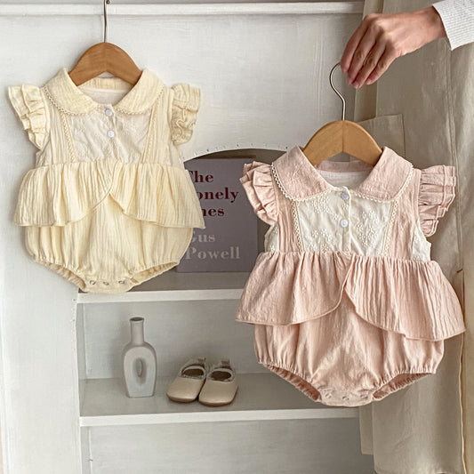 Versión coreana de ropa para bebé, nuevo estilo de verano con escote de muñeca y dobladillo de falda pequeña, ropa de escalada dulce y linda para niña, ropa para niños. 