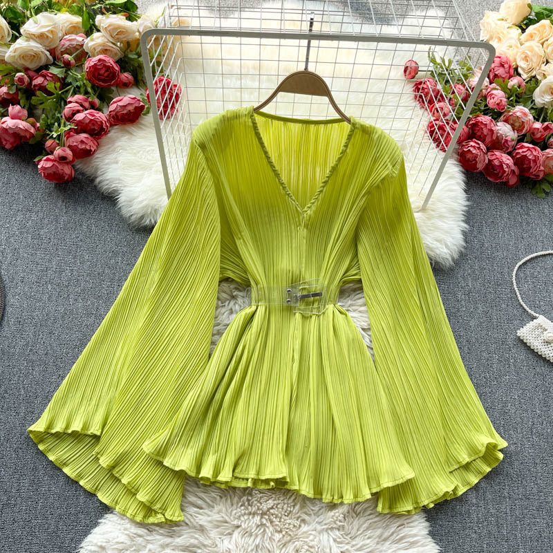 European and American top women's design sense is niche, with flared sleeves and heavy work pleated waist to show slimming temperament. Versatile chiffon shirt 0.45kg