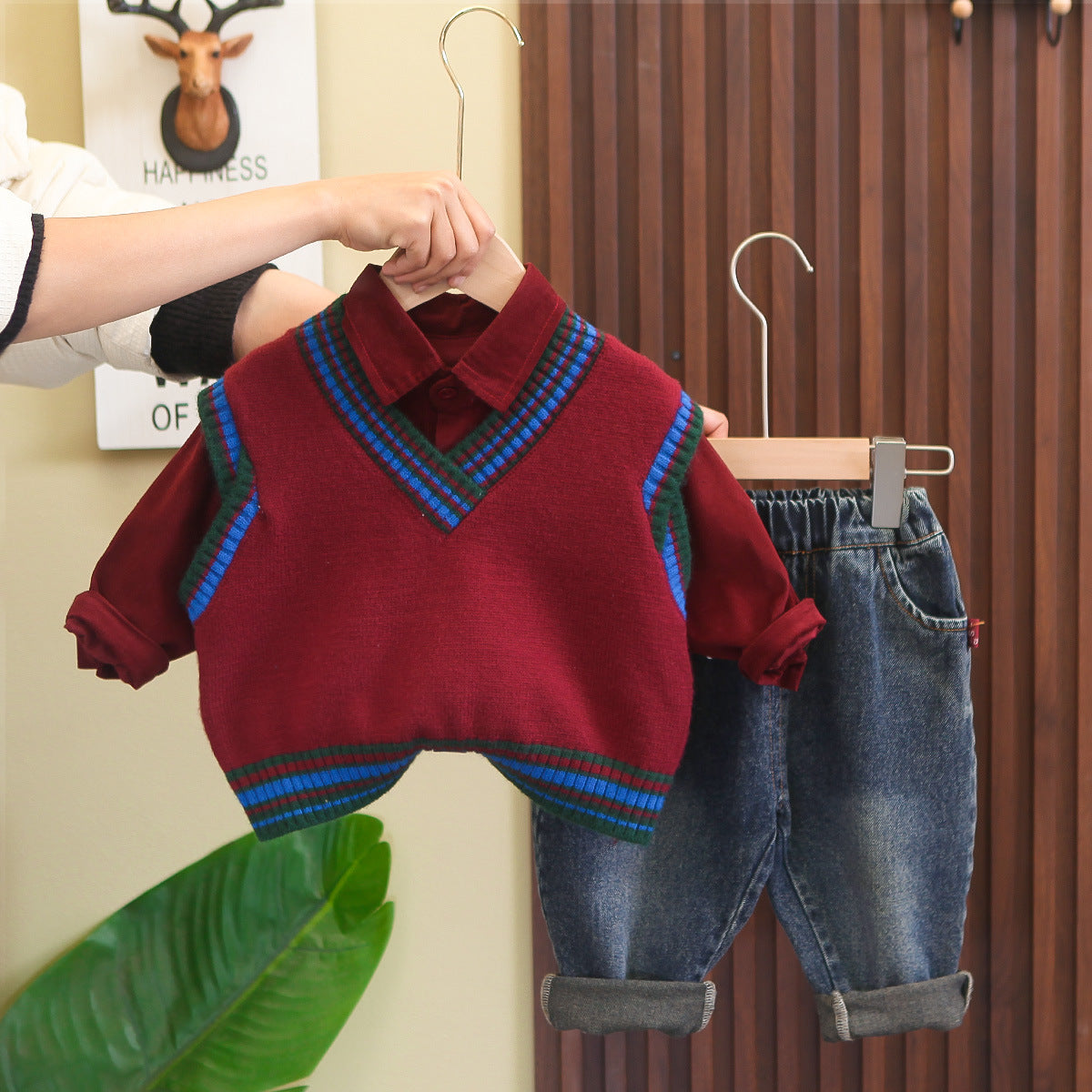 A new spring clothes boys casual foreign style baby contrasting color V-neck sweater vest three-piece set manufacturer wholesale