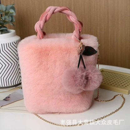 Bolso de mano con forma de conejo de peluche y cerezas, bonito y femenino 