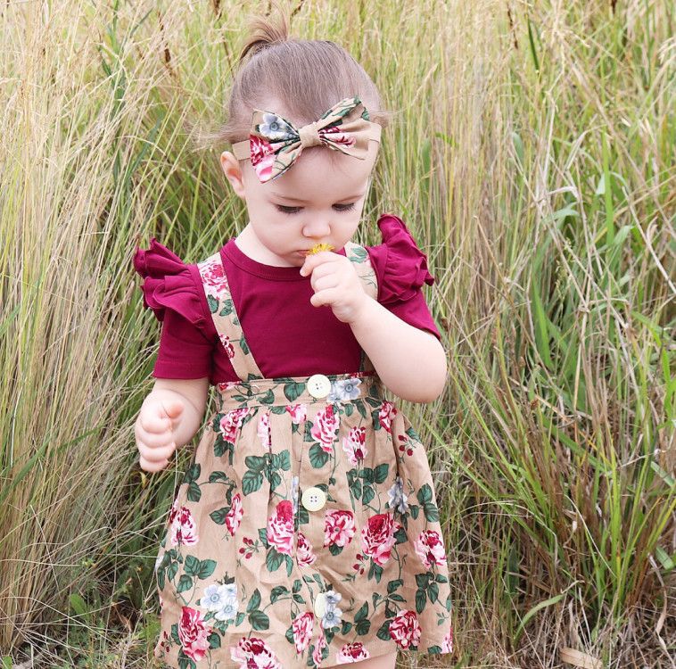 Conjunto de dos faldas con tirantes colgantes y estampado de flores fragmentadas pequeñas para niñas pequeñas de INS 