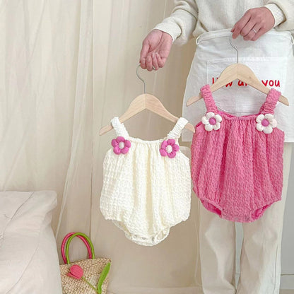 A Newborn Baby Summer Slim Clothes Female Baby Bodysuit Summer Super Cute and Cute Wings with Hanging Straps and Butt Hoops