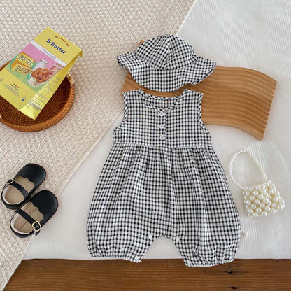 A girl baby summer thin floral bag fart clothes crawling baby western style plaid sleeveless vest jumpsuit to send a hat.